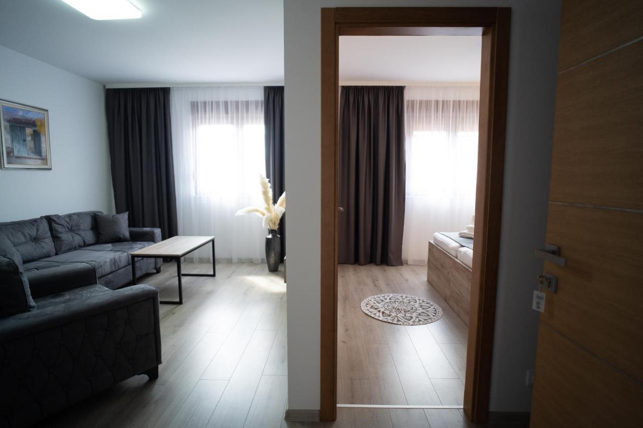 Apartments And Rooms Smile Мостар Экстерьер фото