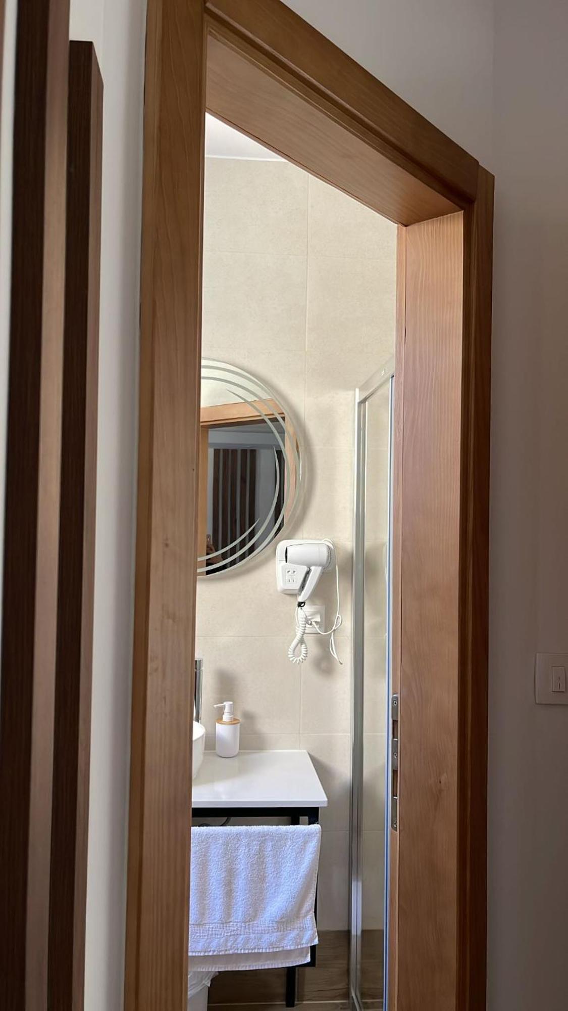 Apartments And Rooms Smile Мостар Экстерьер фото